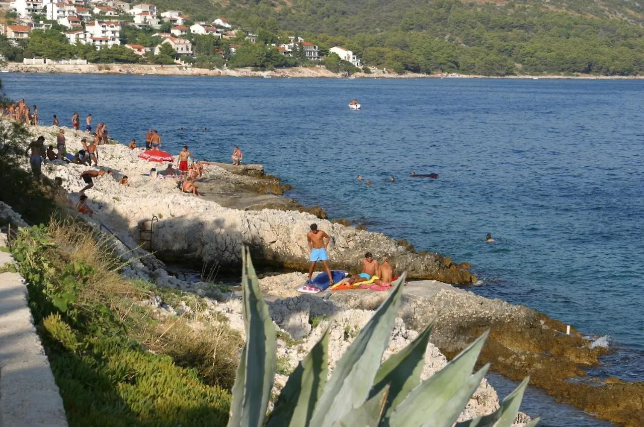 Family Friendly Apartments With A Swimming Pool Businci, Ciovo - 11232 Trogir Kroatien