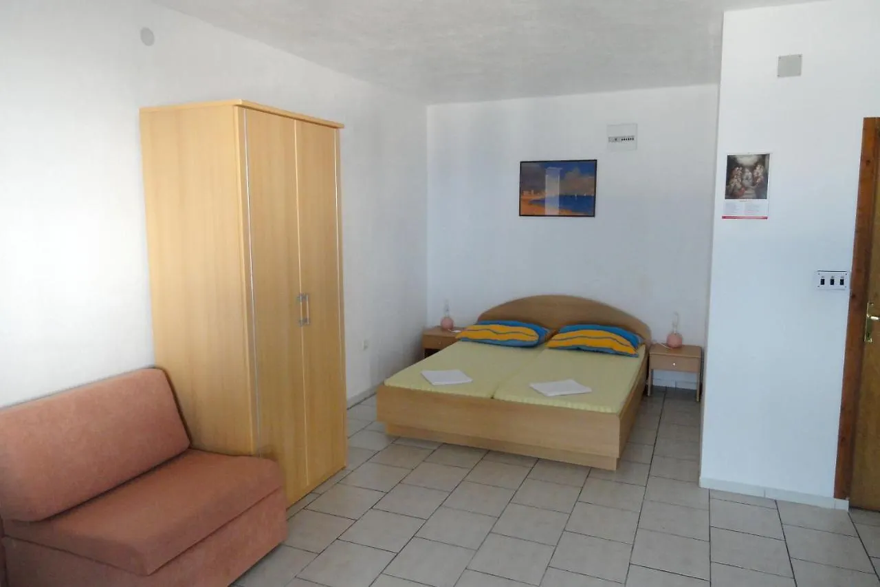 Family Friendly Apartments With A Swimming Pool Businci, Ciovo - 11232 Trogir 0*,  Kroatien