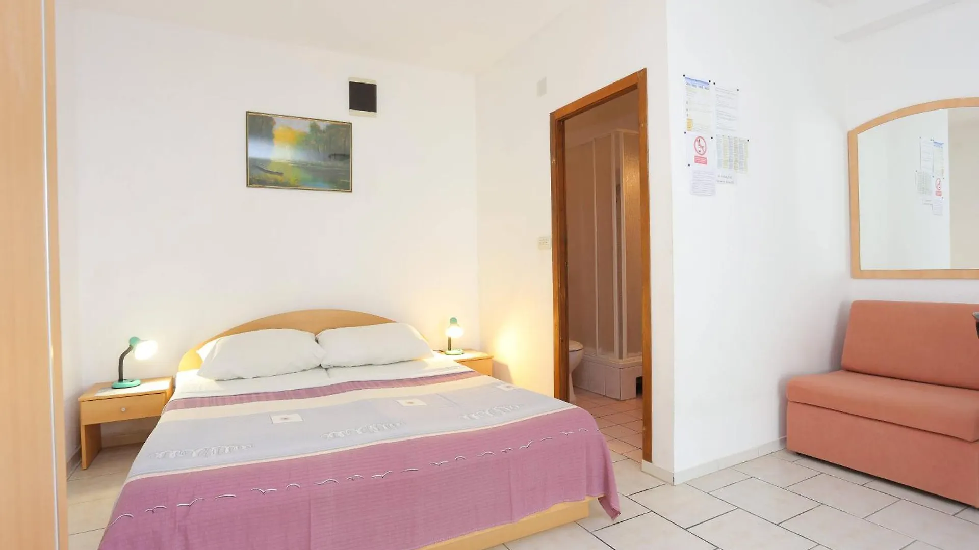 Family Friendly Apartments With A Swimming Pool Businci, Ciovo - 11232 Trogir Kroatien